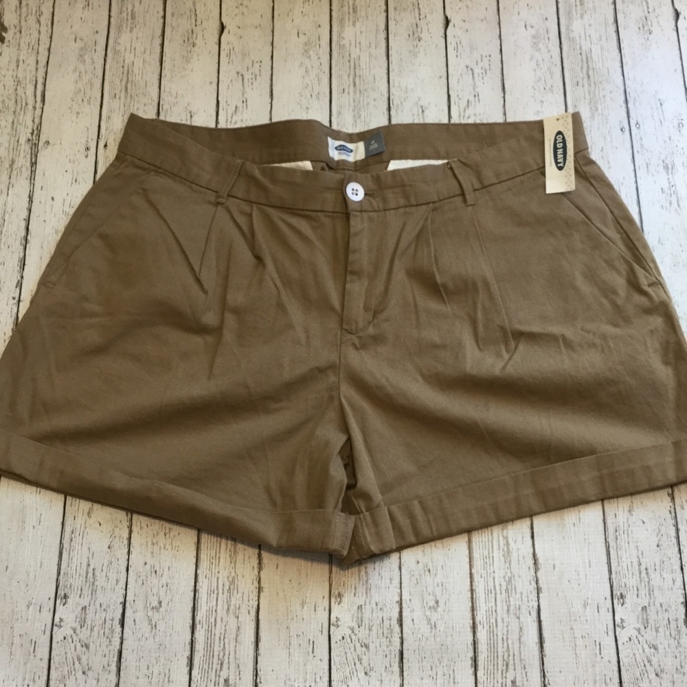 NWT Old Navy dark khaki shorts with pleat. Size 12